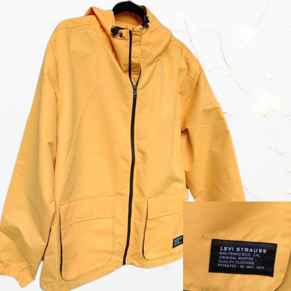 Levi's Men's Yellow Windbreaker Jacket, size Medium ~ NEW